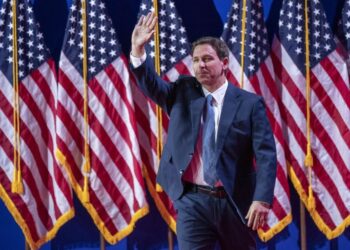 DeSantis revelará su propuesta migratoria en acto de campaña en la frontera sur de EE UU