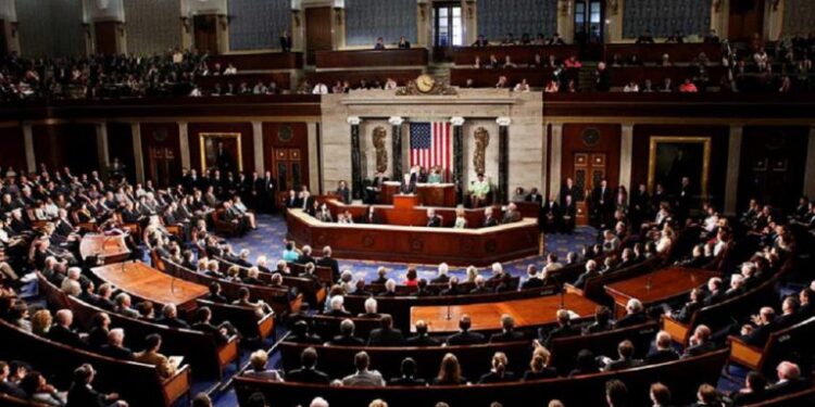 El Senado de EEUU aprueba elevar el techo de deuda y evita la suspensión de pagos del país