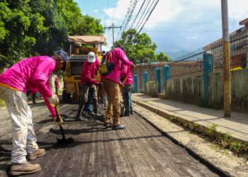 Alcaldía de Naguanagua ejecuta trabajos de rehabilitación vial en avenida Valmore Rodríguez