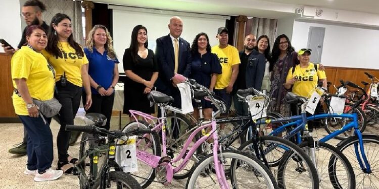 Neoyorquinos donan bicicletas para que inmigrantes puedan trabajar