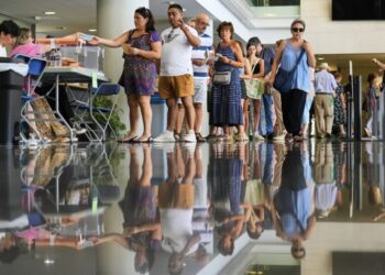 La participación en los comicios españoles supera el 40% en las primeras horas de votación