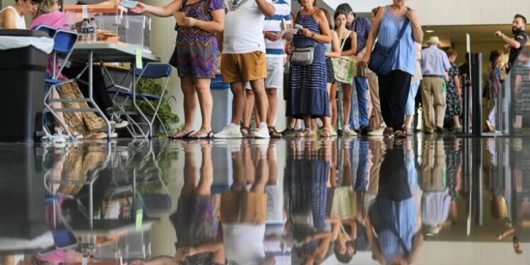 La participación en los comicios españoles supera el 40% en las primeras horas de votación