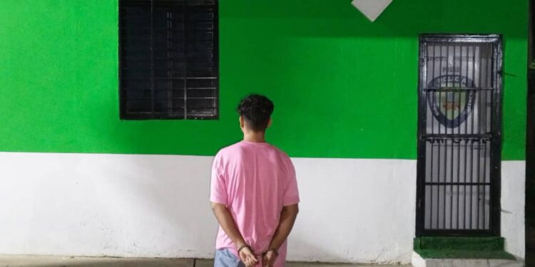 Un joven de 18 años abusó sexualmente de dos mujeres; aprehendido por funcionarios de Polivalencia