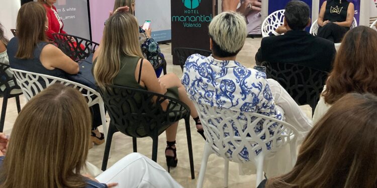 “Con M de Mujer”: una iniciativa que une talento local e impacto social