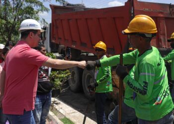 Fuenmayor recupera vialidad en comunidades de Parcelas de El Socorro