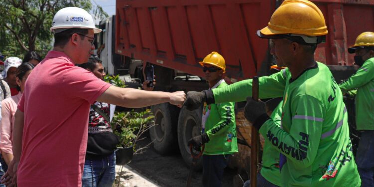 Fuenmayor recupera vialidad en comunidades de Parcelas de El Socorro