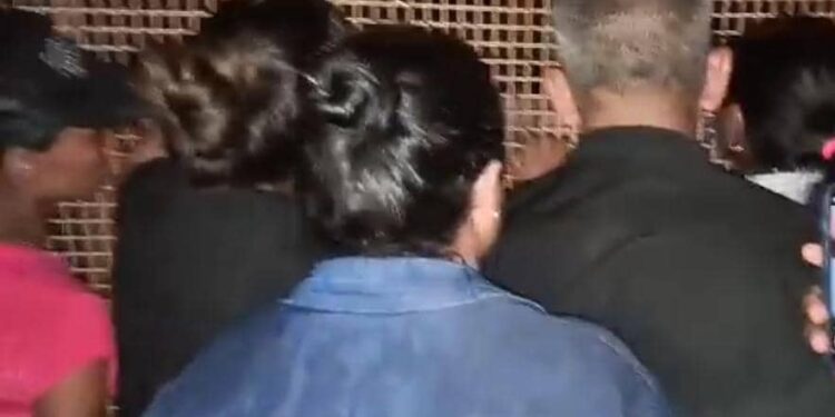La Juez difiere la audiencia de presentación de los 33 hombres detenidos en un sauna en Valencia (vídeo)