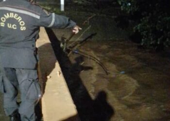 Bomberos de la UC reportaron afectación de seis vías y tres viviendas en Naguanagua