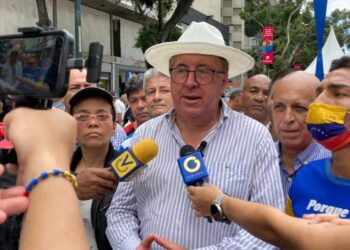 Pérez Vivas en recorrido por Sabana Grande: “Las primarias son el camino para rescatar la democracia”