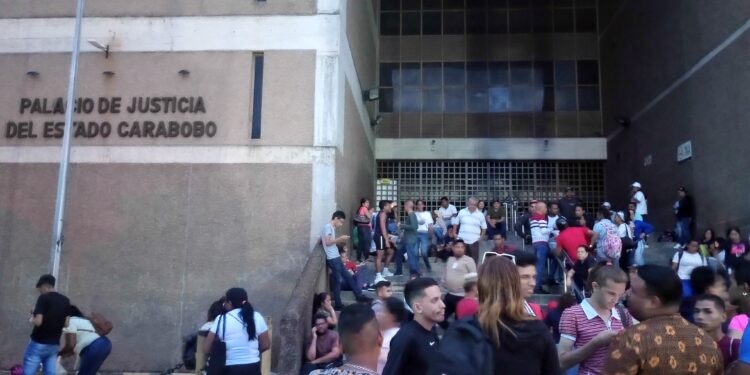 Dictan régimen de presentación para 30 de los 33 detenidos por caso del sauna en Valencia