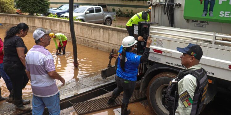 Alcalde Fuenmayor activó Sistema de Gestión de Riesgo junto a la ODDi Valencia por las lluvias