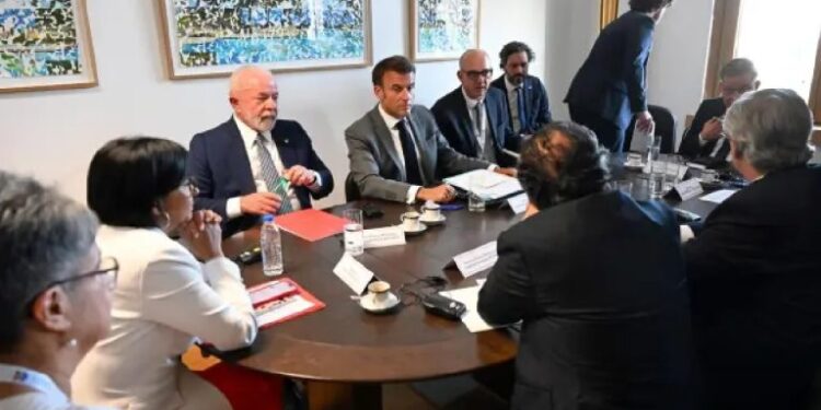 La oposición exigió respeto a las primarias en encuentro con oficialista en Bruselas (Comunicado de la UE)