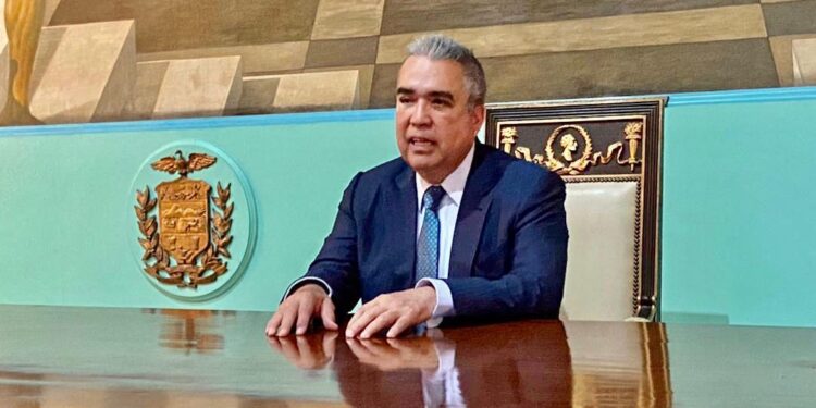 Luis Eduardo Martinez postula su candidatura presidencial en Acción Democrática