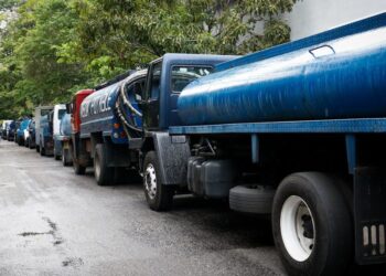 Monitor Ciudad: Caraqueños gastan más de cinco salarios mínimos entre cisternas y botellones para paliar escasez de agua