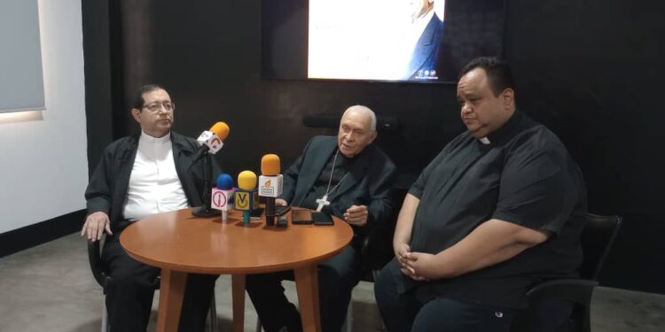 Nuevo cardenal Diego Padrón puede ser considerado para asumir la Santa Sede