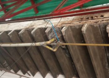 Denuncian derrumbe de parte de las vigas que sostienen el techo de víveres y piso del periférico La Candelaria