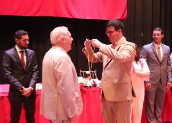 Alcalde Fuenmayor condecoró a más de 100 abogados durante Sesión Especial realizada en el Teatro Municipal de Valencia