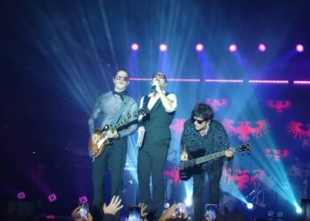 Tras 11 años de espera: Zapato 3 hizo tripear a cientos de espectadores en Valencia (vídeo)