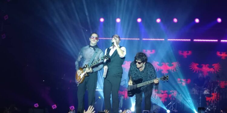 Tras 11 años de espera: Zapato 3 hizo tripear a cientos de espectadores en Valencia (vídeo)