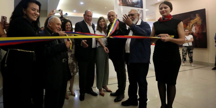 Inaugurada la muestra “El Cauce de la Memoria” de José Coronel en Hesperia WTC Valencia