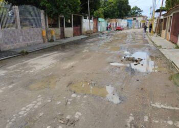 Vecinos de La Bocaina piden arreglo de la calle Las Mercedes