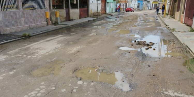 Vecinos de La Bocaina piden arreglo de la calle Las Mercedes