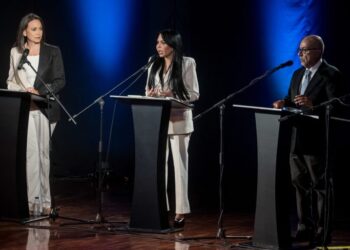 Una eventual sucesión de la candidatura presidencial divide a aspirantes a primarias