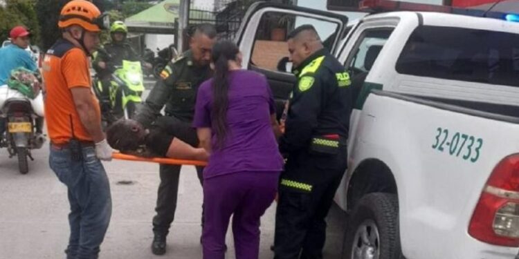Al menos 10 muertos y 33 heridos en Colombia al caer un autobús por un precipicio