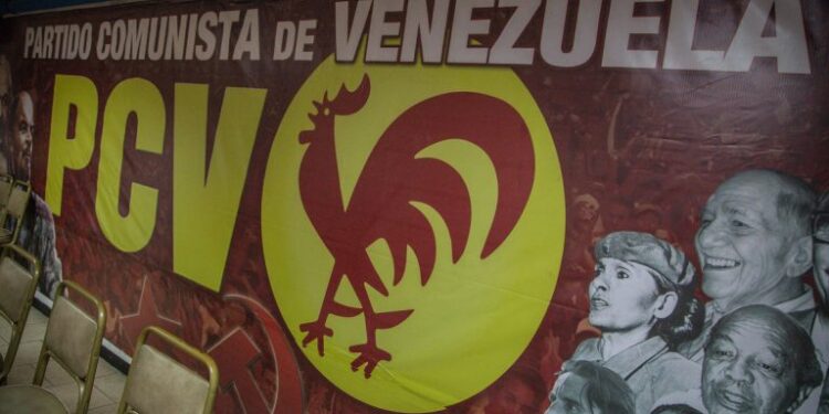 Más de 300 personalidades de distintos países piden evitar judicialización del Partido Comunista