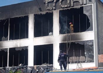 Pérdida total de la tienda Traki de Valencia tras incendio: 14 horas pasaron para controlar las llamas