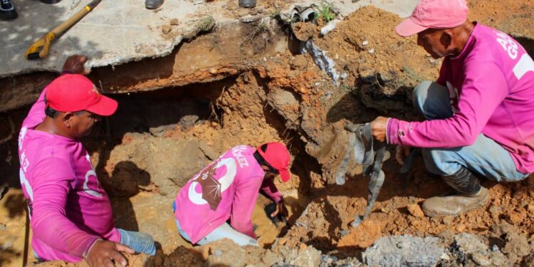 Alcaldía de Naguanagua e Hidrocentro repararon bote de aguas blancas en urbanización Las Quintas II