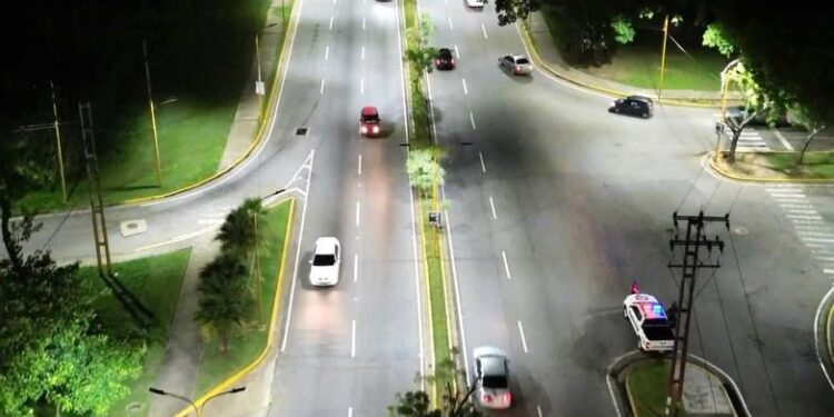 Alcalde Fuenmayor supervisó trabajos de iluminación en la parroquia San José de Valencia