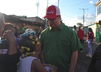 Alcalde Fuenmayor supervisó trabajos de rehabilitación integral en la comunidad 3 de Mayo de Valencia