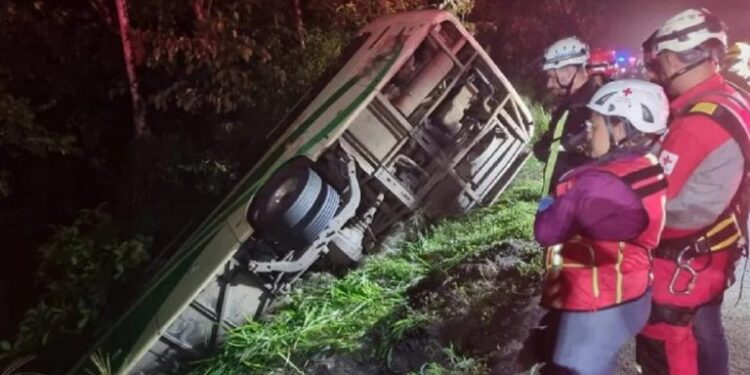 En Costa Rica: al menos 29 heridos en accidente de autobús que transportaba a migrantes venezolanos