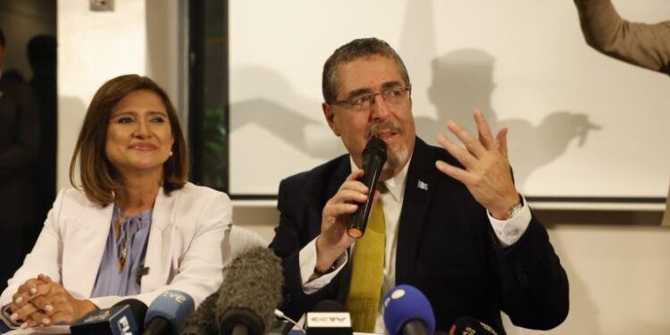 La justicia investiga su partido: Bernardo Arévalo, nuevo presidente de Guatemala