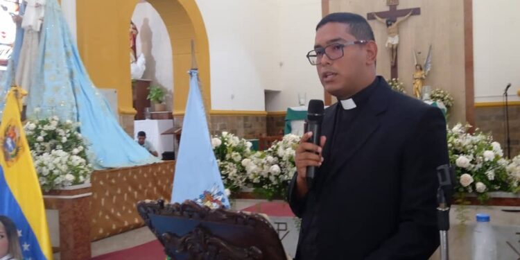 Presbítero Froilan Medina en sesión del Concejo Municipal de Naguanagua: “Nos urge volver a la familia”