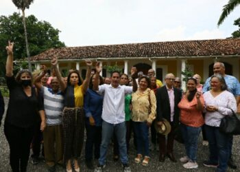 Profesores universitarios llaman a participar en procesos electorales dentro de la UC