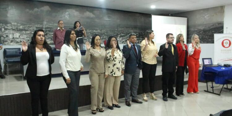 Juramentada primera Comisión Permanente de Administración de Condominios