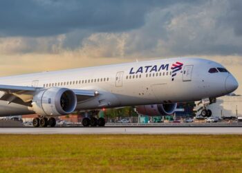 Aerolínea Latam reanuda operaciones en Venezuela con vuelos diarios entre Caracas y Lima