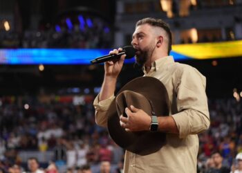 Miguelito Díaz marca un hito en la historia de la música llanera al interpretarla por primera vez en un estadio de la MLB