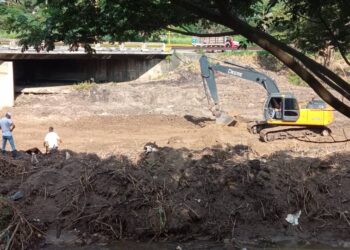 Habitantes de Brisas del Café, Mangos Paradise y El Turpial en Naguanagua piden construcción urgente de un muro de contención tipo gavión