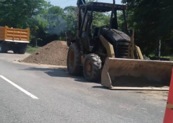 Tome previsiones: Ejecutan trabajos de reparación de falla de borde en la Autopista del Este