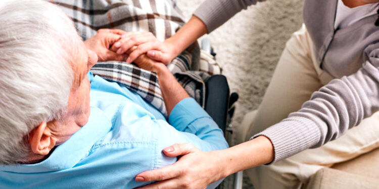 Opinión Sabia Vital: La realidad de las cuidadoras del adulto mayor con Alzheimer