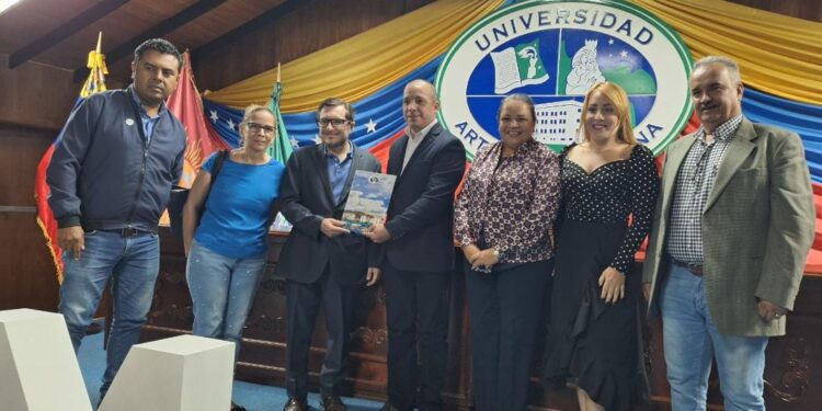 El Concejo Municipal de San Diego y la Universidad Arturo Michelena firman convenio para beneficio de ambas instituciones