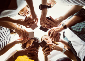 Opinión C. Elena Castillo: El uso responsable de las RR SS evitará efectos negativos en el bienestar psicológico