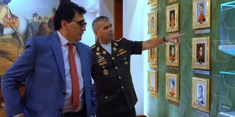 Padrino López expresa la voluntad de avanzar en la relación con Colombia