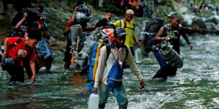 Un juzgado mantiene en vigor las restricciones de la nueva política migratoria de Biden