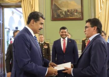 Nuevo embajador de Colombia entregó sus cartas credenciales en el Palacio de Miraflores