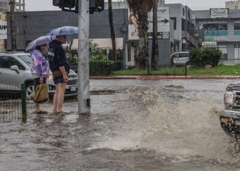 Franklin amenaza con inundaciones en La Española y Harold se degrada a depresión tropical