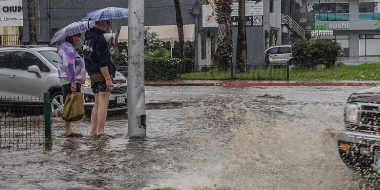 Franklin amenaza con inundaciones en La Española y Harold se degrada a depresión tropical